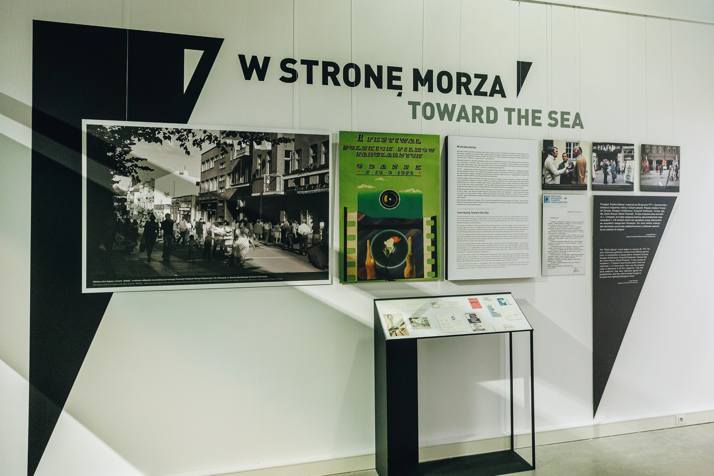 Wystawa Na fali czasu. Sekcja W stronę morza. 